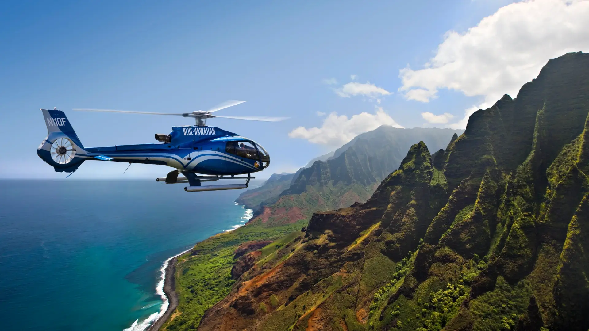 Elicottero in volo sulla Nā Pali Coast